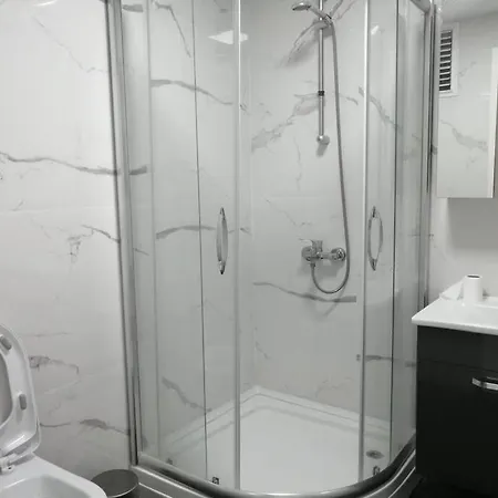 아파트 Sisli Apartment, 2 Bedrooms, 250 M Metro, New Modern 이스탄불