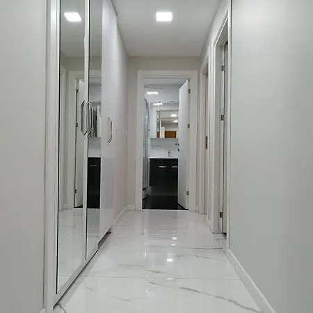 아파트 Sisli Apartment, 2 Bedrooms, 250 M Metro, New Modern 이스탄불