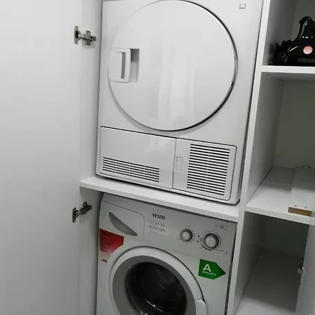 アパート Sisli Apartment, 2 Bedrooms, 250 M Metro, New Modern イスタンブール